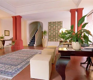 Santa Maria Foris Konukevi 4*